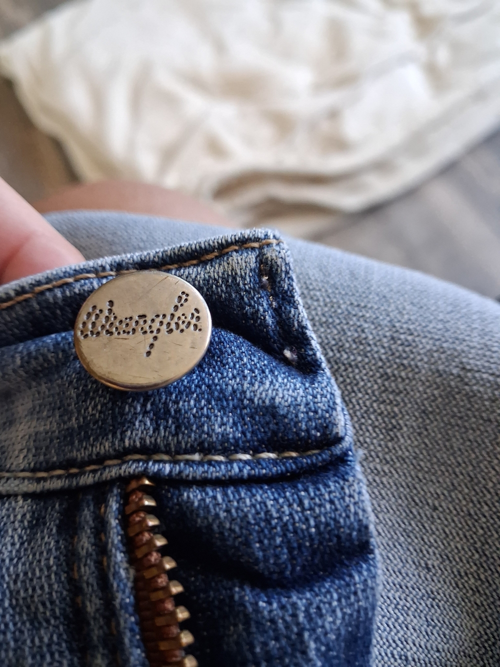 Jeans - Picture 3 of 5
